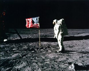 U8 - Neil Armstrong on moon